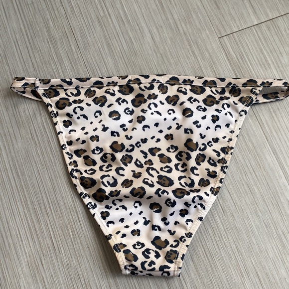 Reformation high leg cheetah print bikini bottom - Picture 2 of 3